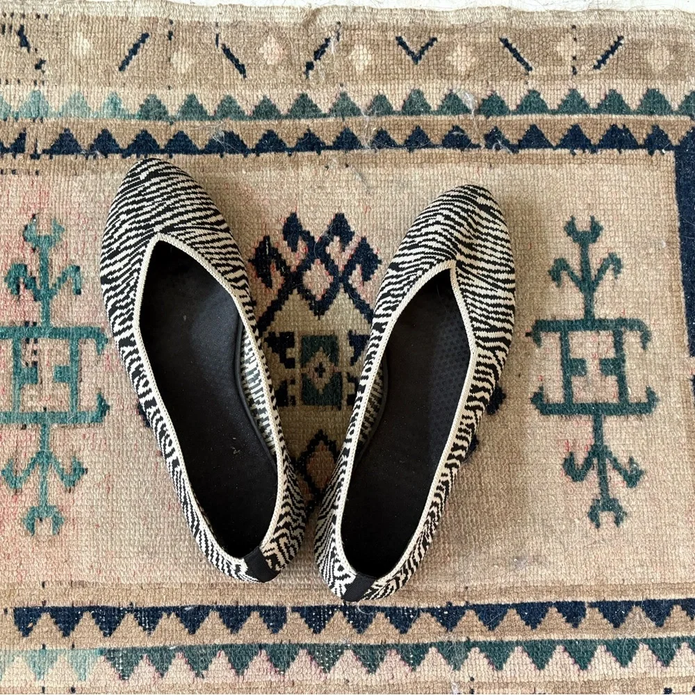Skechers Zebra Stripe Flats Size 11 - Picture 1 of 6